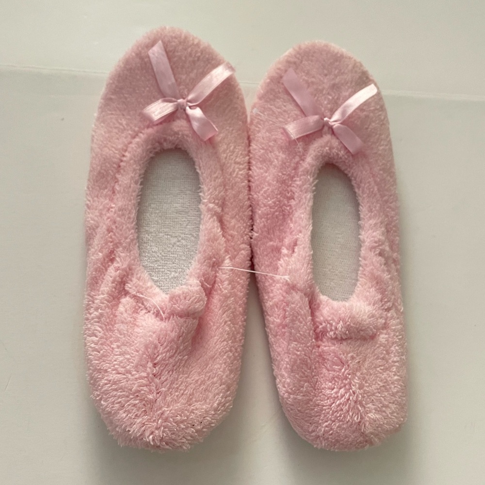 Women Pink Slippers Medium (7-8)